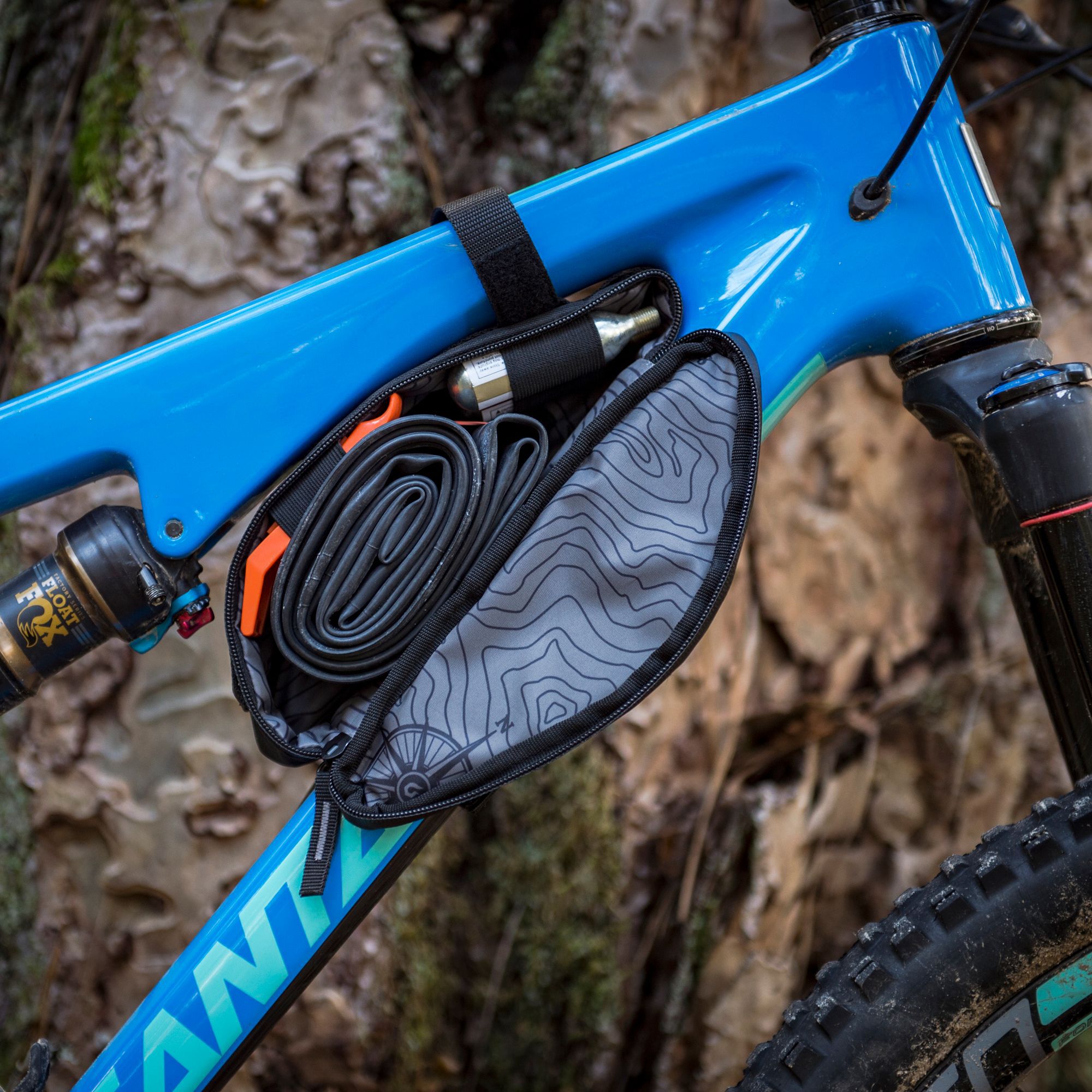 Corner clearance frame bag