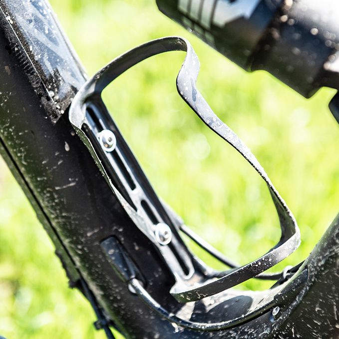 Clutch Carbon Side-Entry Bottle Cage Details