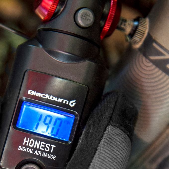 Honest Digital Pressure Gauge Details