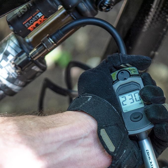 BLACKBURN pompe vélo haute pression pour suspension Honest Digital